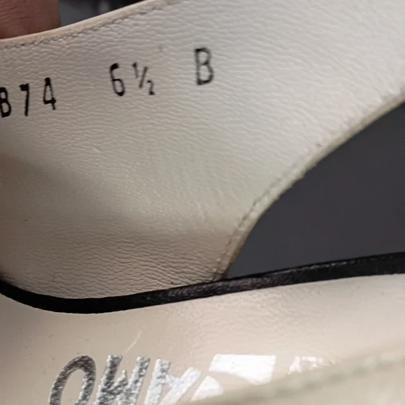 ❤️SALVATORE FERRAGAMO GANCINI 2 Tone Slingback Kitten Heel Shoes 6 1/2 B - Picture 8 of 8